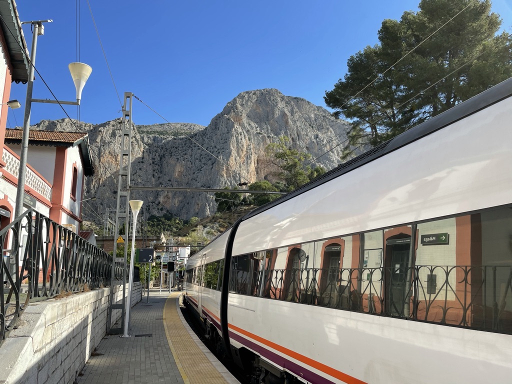 Zug im Gebirge beim Caminito del Rey