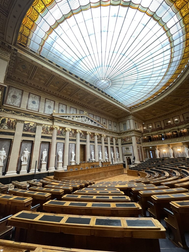 Historischer Sitzungssaal im Österreichischen Parlament Wien